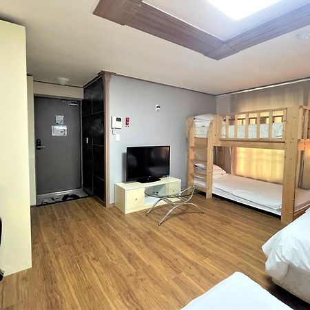 סאוגוויפו Hy Choi Hostel מראה חיצוני תמונה
